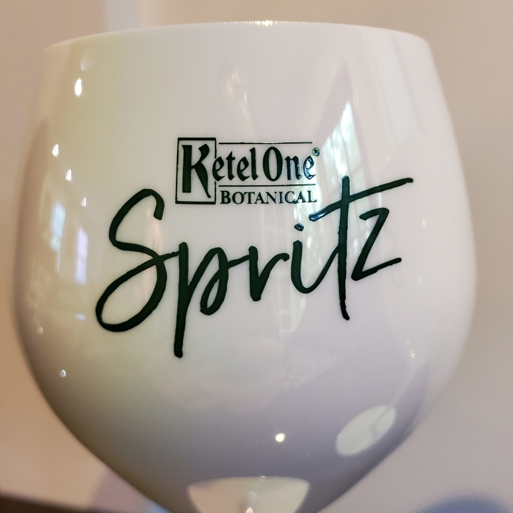 Two Ketel One Botanicals iridescent plastic spritz/wine glasses - Picture 3 of 4